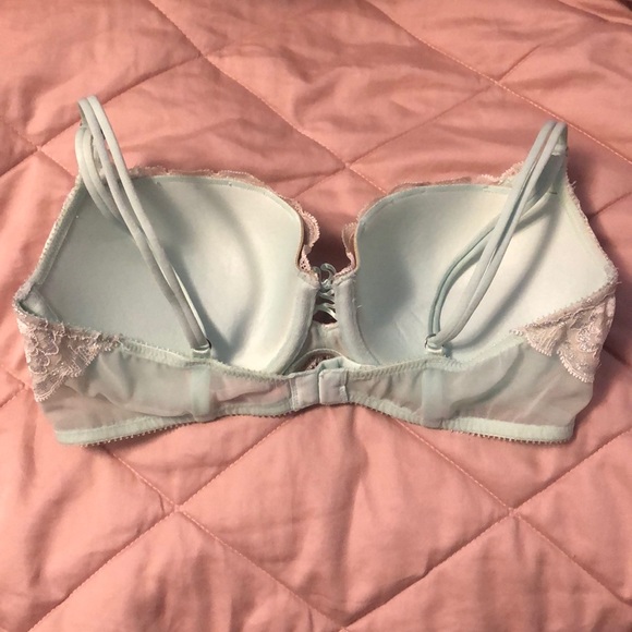 Victoria’s Secret Limited Addition PushUp Bra - Picture 3 of 6